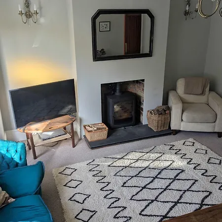 Semesterbostad Charming 3-bedroom House In With Garden - Perfect For Families Bristol