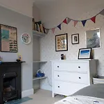 Charming 3-bedroom House In With Garden - Perfect For Families * بريستول