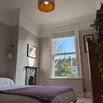 Charming 3-bedroom House In With Garden - Perfect For Families