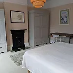 Charming 3-bedroom House In With Garden - Perfect For Families بريستول