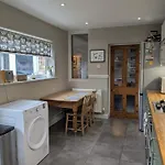Charming 3-bedroom House In With Garden - Perfect For Families * بريستول