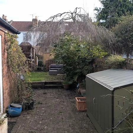 Charming 3-bedroom House In With Garden - Perfect For Families Holiday home Bristol