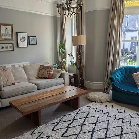 Charming 3-bedroom House In With Garden - Perfect For Families Holiday home