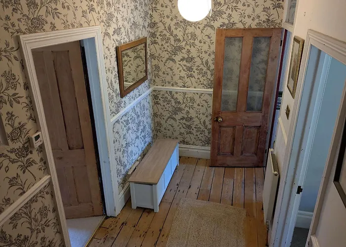 Charming 3-bedroom House In With Garden - Perfect For Families *