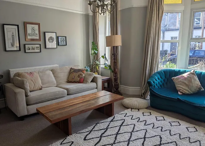 Charming 3-bedroom House In With Garden - Perfect For Families Holiday home