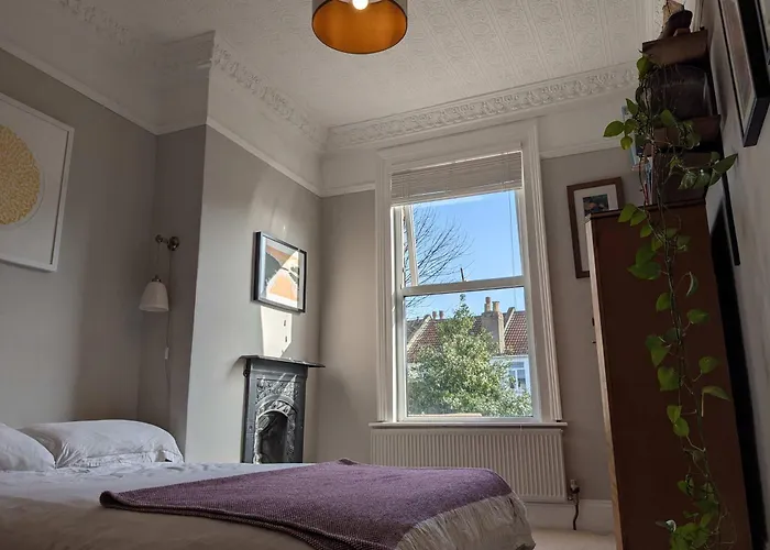 Charming 3-bedroom House In With Garden - Perfect For Families