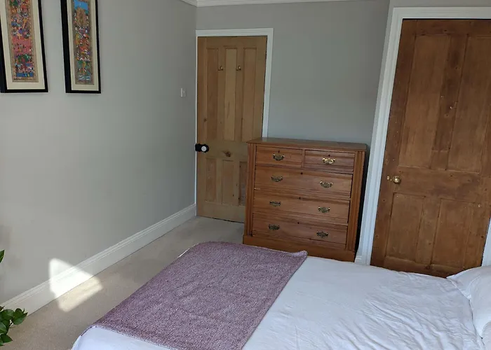 Charming 3-bedroom House In With Garden - Perfect For Families Holiday home *