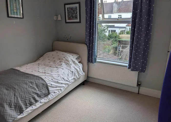 Charming 3-bedroom House In With Garden - Perfect For Families Holiday home *