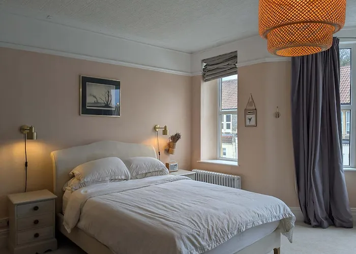 Charming 3-bedroom House In With Garden - Perfect For Families Bristol