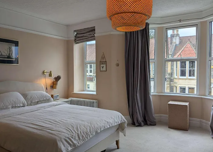 Charming 3-bedroom House In With Garden - Perfect For Families Holiday home *