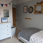 Charming 3-bedroom House In With Garden - Perfect For Families Σπίτι διακοπών
