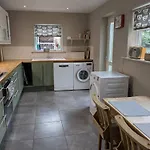 Σπίτι διακοπών Charming 3-bedroom House In With Garden - Perfect For Families *