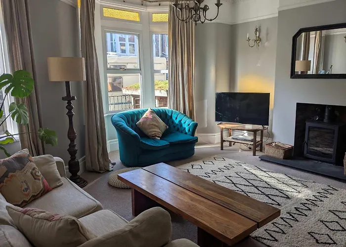 Charming 3-bedroom House In With Garden - Perfect For Families *