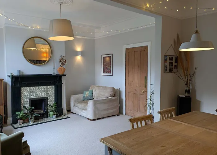 Charming 3-bedroom House In With Garden - Perfect For Families Bristol