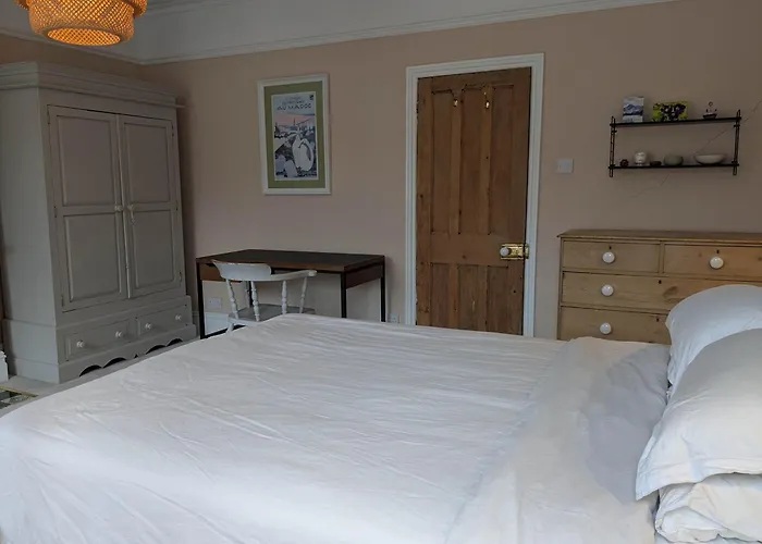 Charming 3-bedroom House In With Garden - Perfect For Families Casa vacanze *